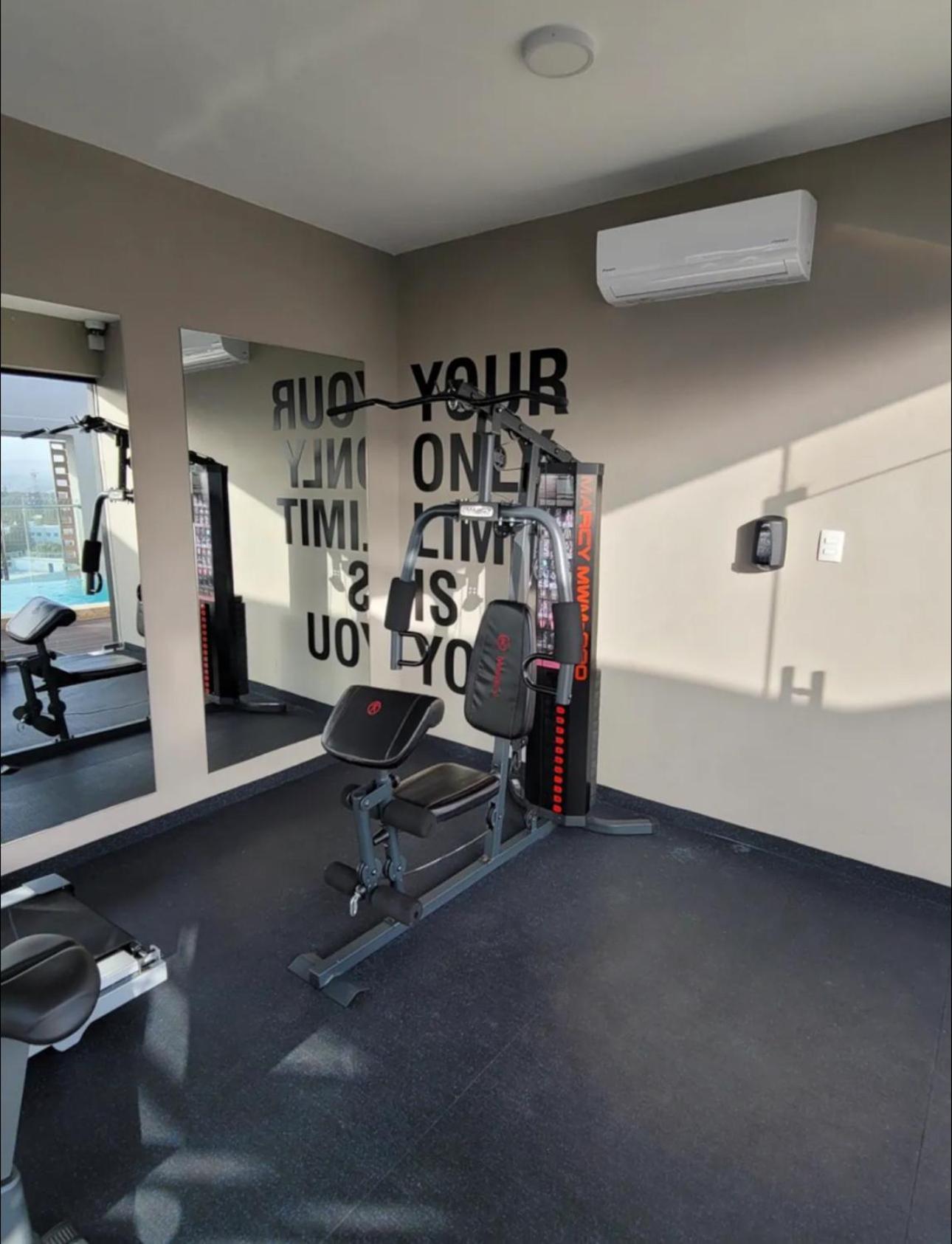 Modern Luxury Condo With Rooftop Pool & Gym 산티아고 데 로스 카바예로스 외부 사진